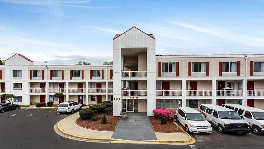 Studios & Suites 4 Less Charlotte 2 estrelas em Charlotte