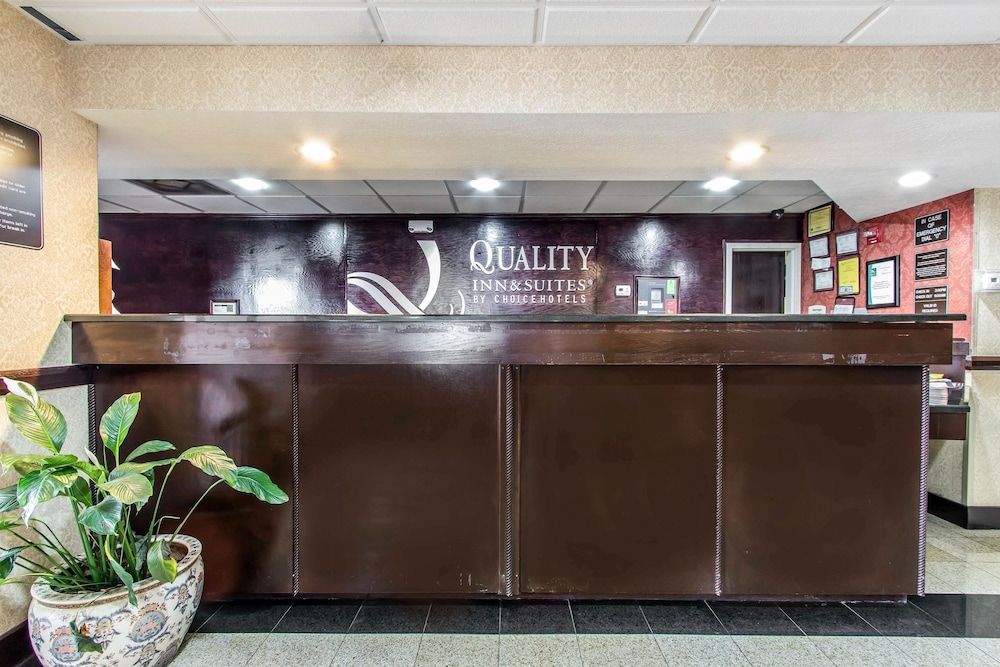 Quality Inn & Suites Memphis East 2