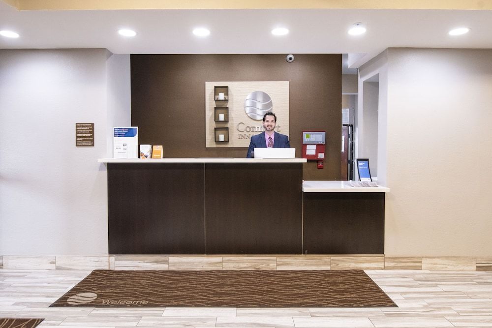 Comfort Inn and Suites Near Medical Center 2