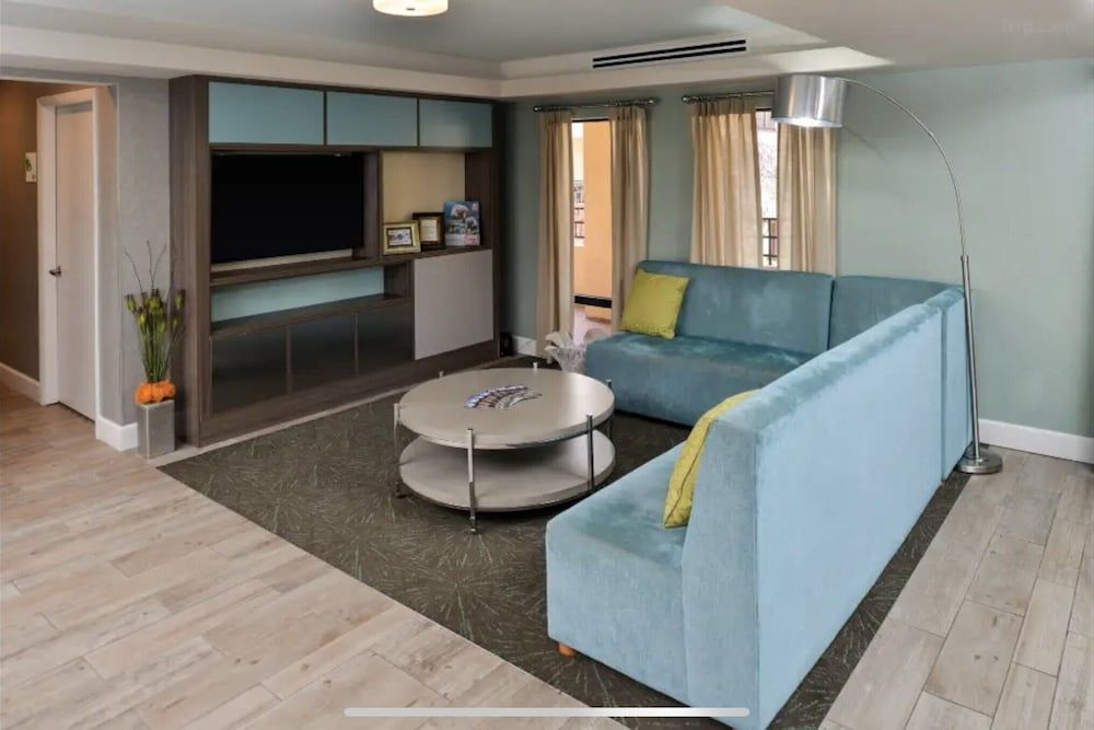Red Roof Inn PLUS+ & Suites Tampa 3