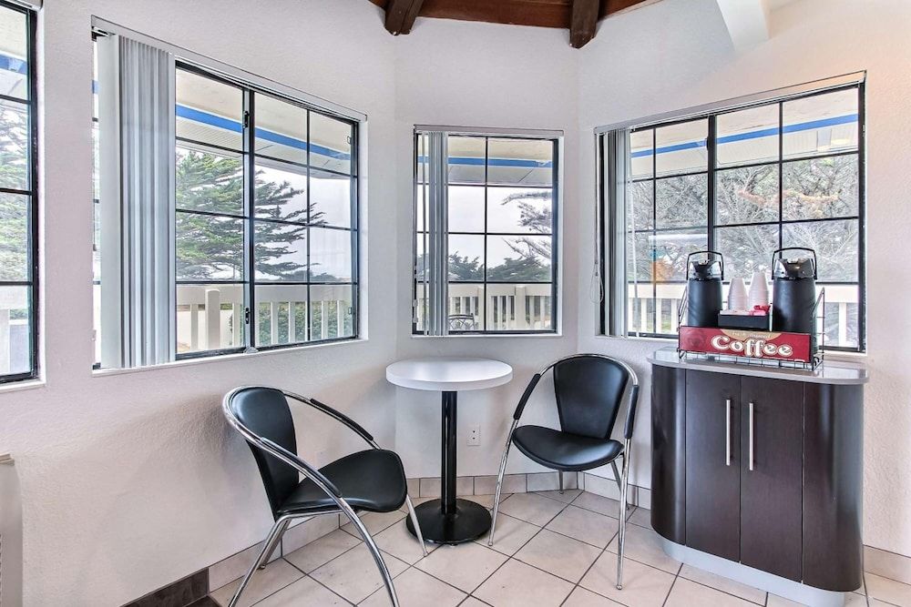 Motel 6 Monterey Marina 2