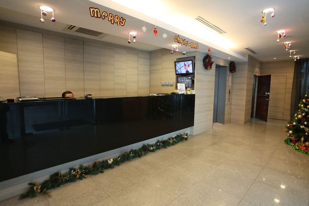 Hotel 81 Lucky 2