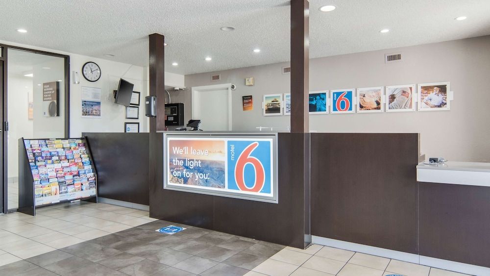 Motel 6 Addison, TX - Dallas 3