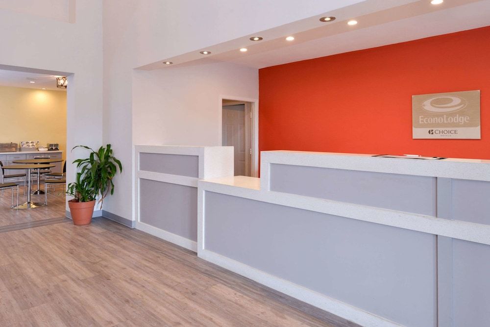 Econo Lodge Inn & Suites Port Arthur near Sabine Pass 2