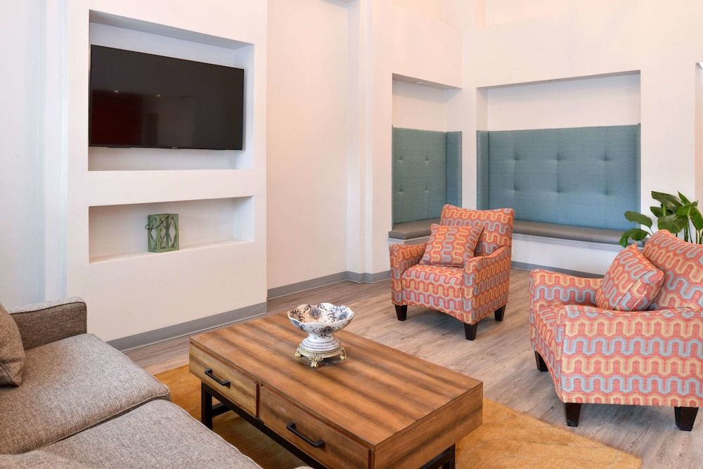 Econo Lodge Inn & Suites Port Arthur near Sabine Pass 3