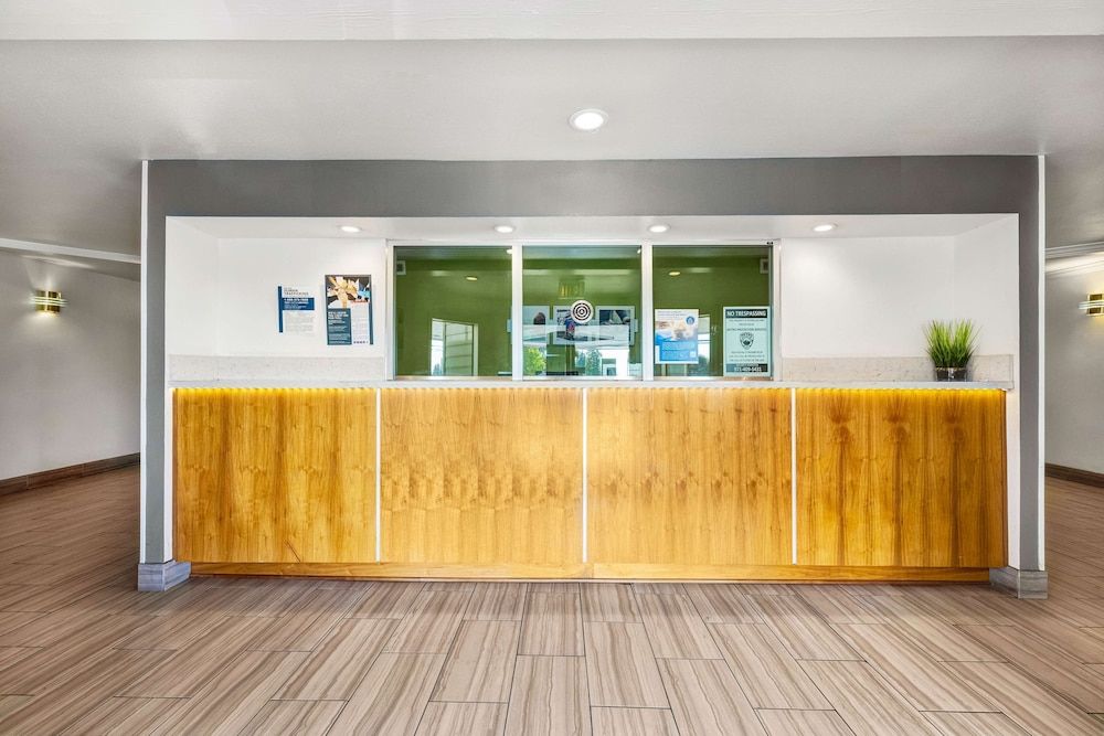 Studio 6 Portland, OR 2