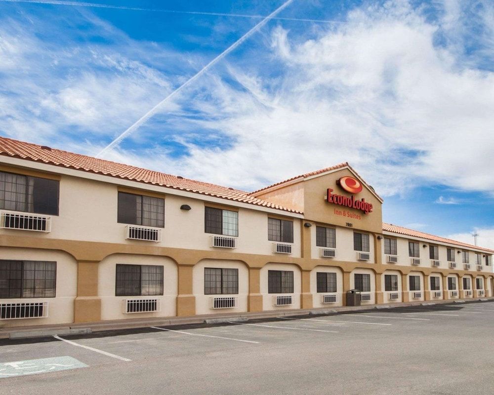 Econo Lodge Inn & Suites 1