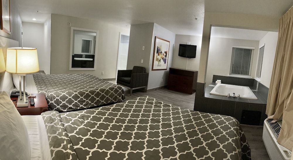 Americas Inn and Suite 3