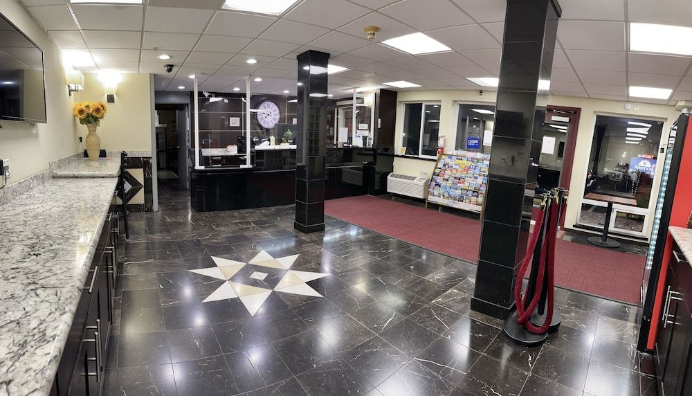 Americas Inn and Suite 2