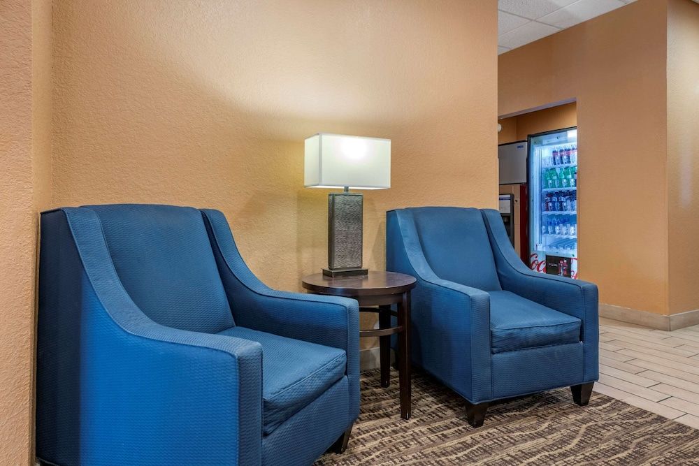 Comfort Inn & Suites Orlando North 2