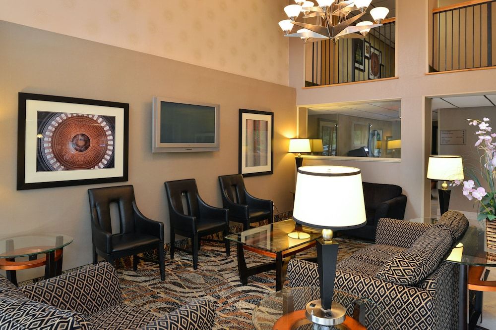 Comfort Inn & Suites Alexandria West 3