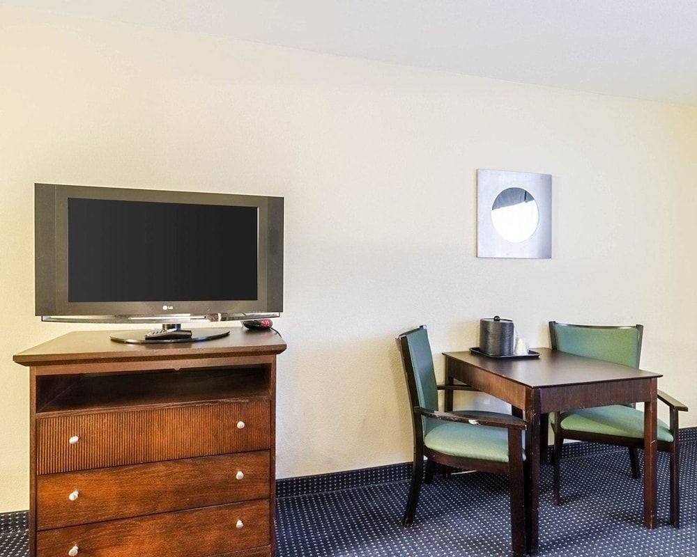 Rodeway Inn & Suites Williamsburg Central 3