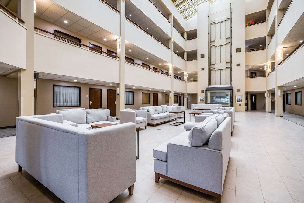 Quality Suites Lansing 2 estrellas en Lansing