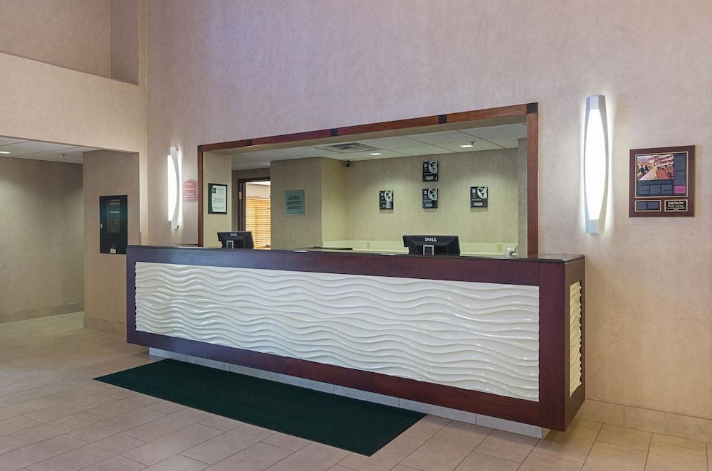 Quality Suites Lansing 2