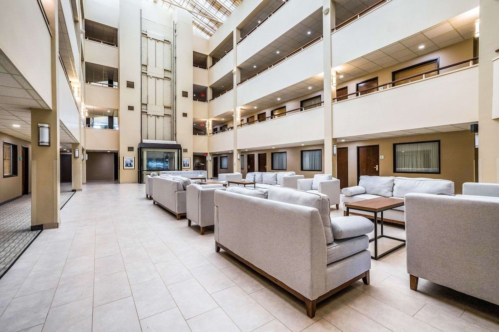 Quality Suites Lansing 3