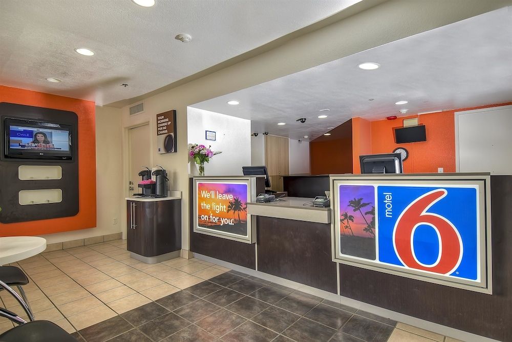 Motel 6 Carlsbad South 2