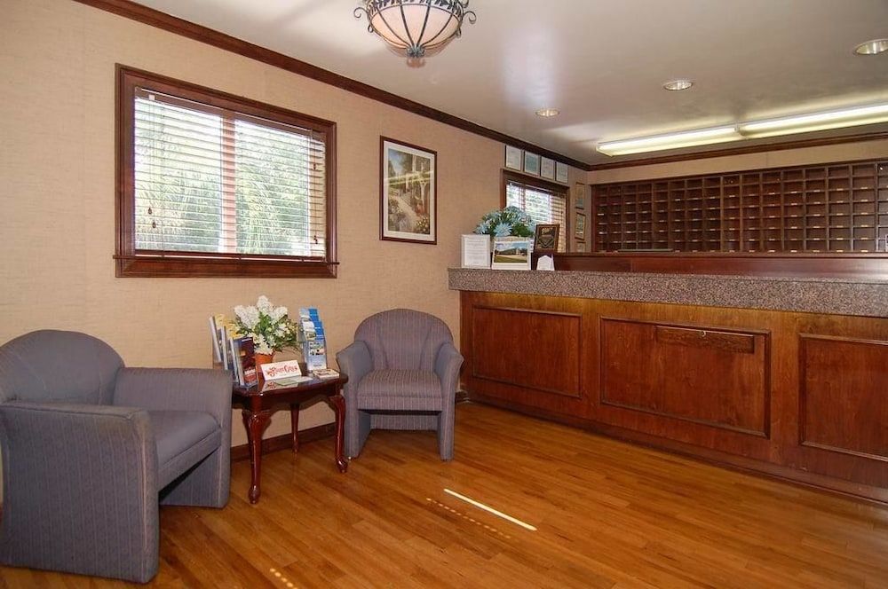 Suburban Studios Lakeland North I-4 3