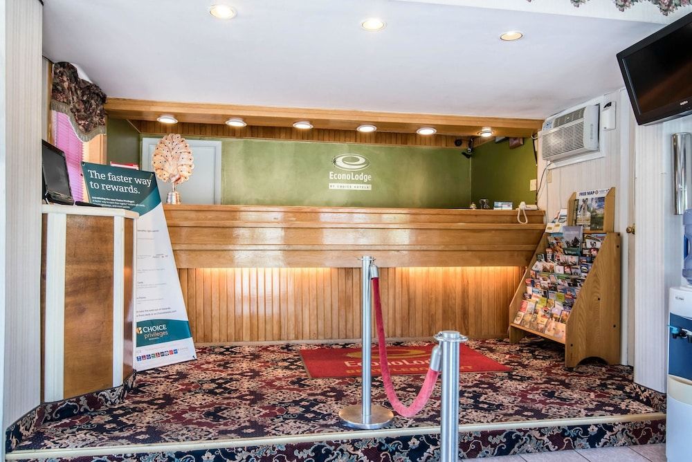 Econo Lodge Brattleboro 3