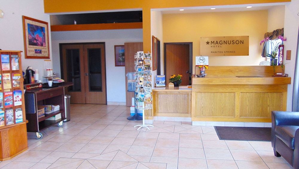 Magnuson Hotel Manitou Springs 2