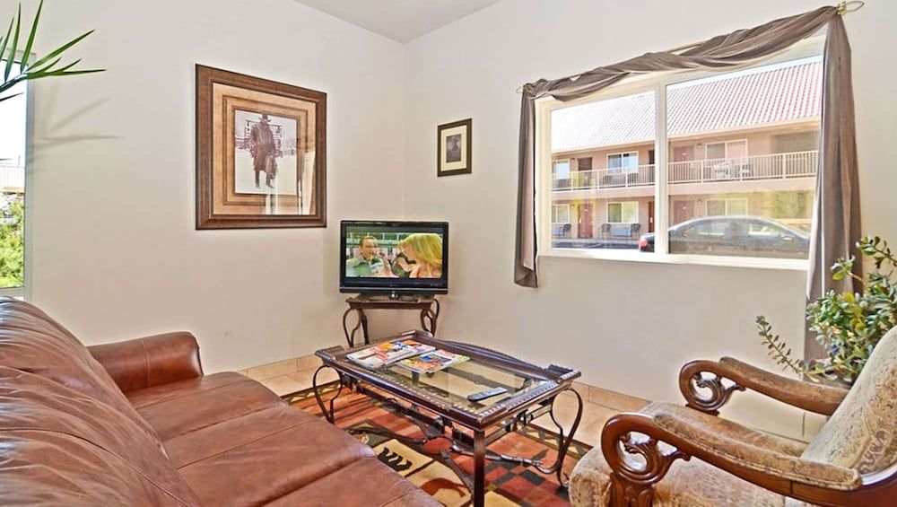 Magnuson Hotel Manitou Springs 3