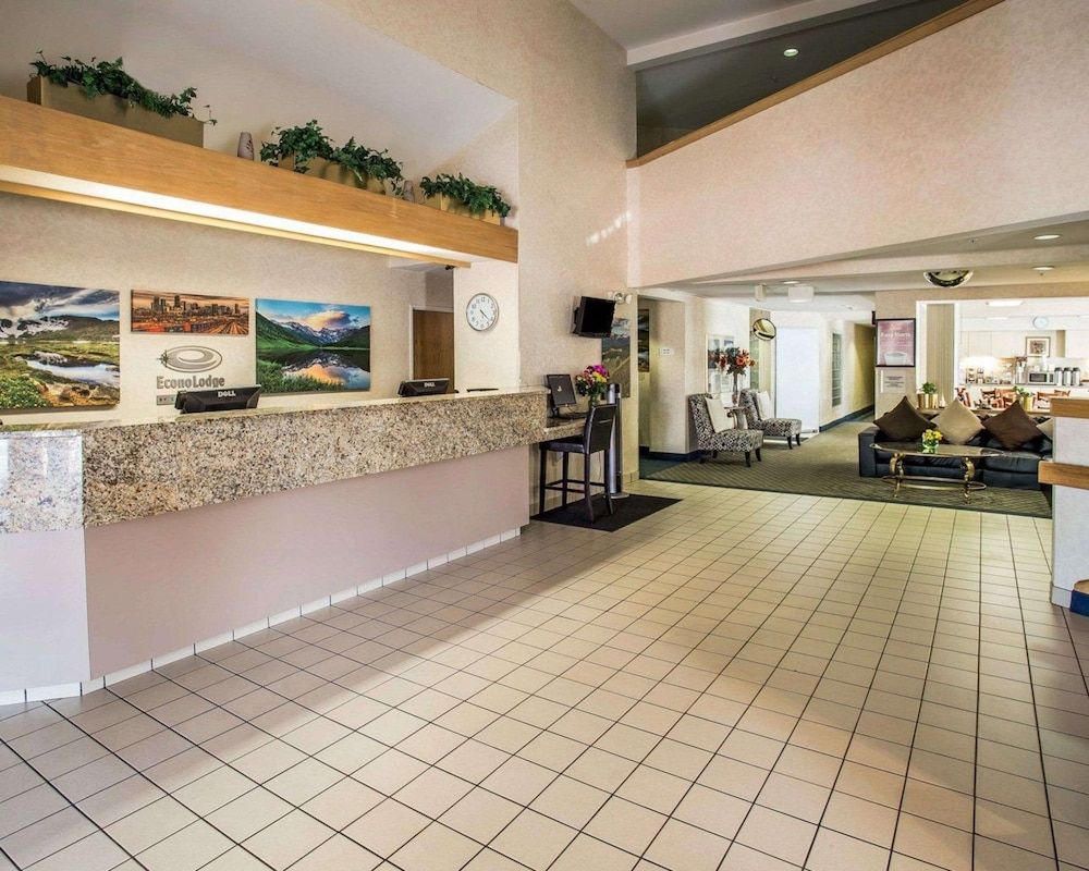 Econo Lodge Denver International Airport 3