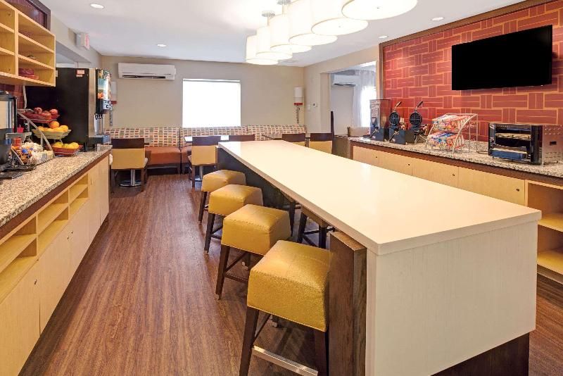 MainStay Suites Northbrook Wheeling 2