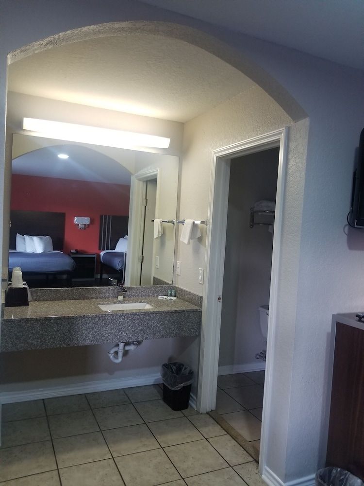 Econo Inn Lackland AFB Seaworld 3