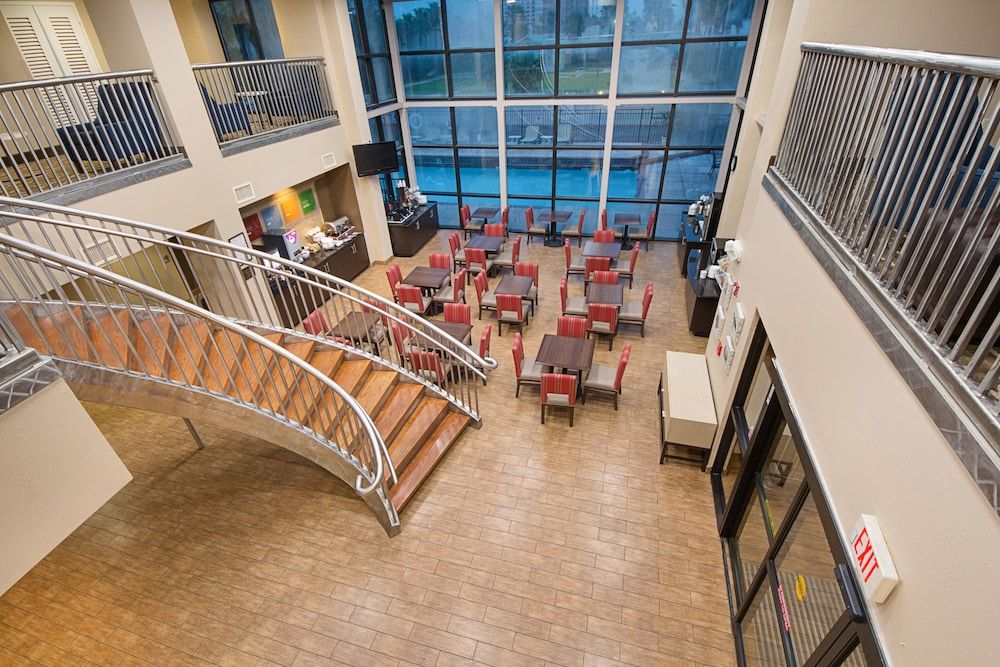 Comfort Suites Beachside 2