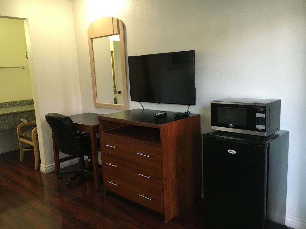 Riverside Inn and Suites 3