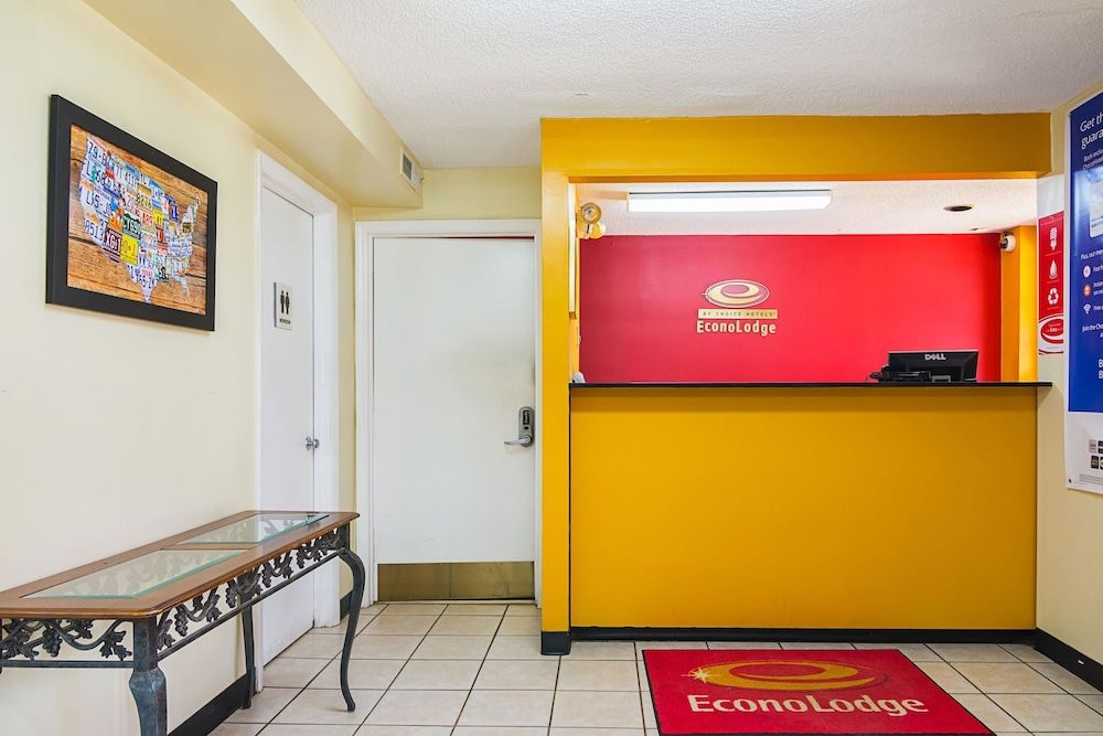 Econo Lodge Research Triangle Park 3