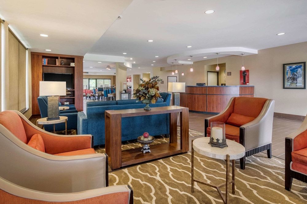 Comfort Suites Speedway - Kansas City 3