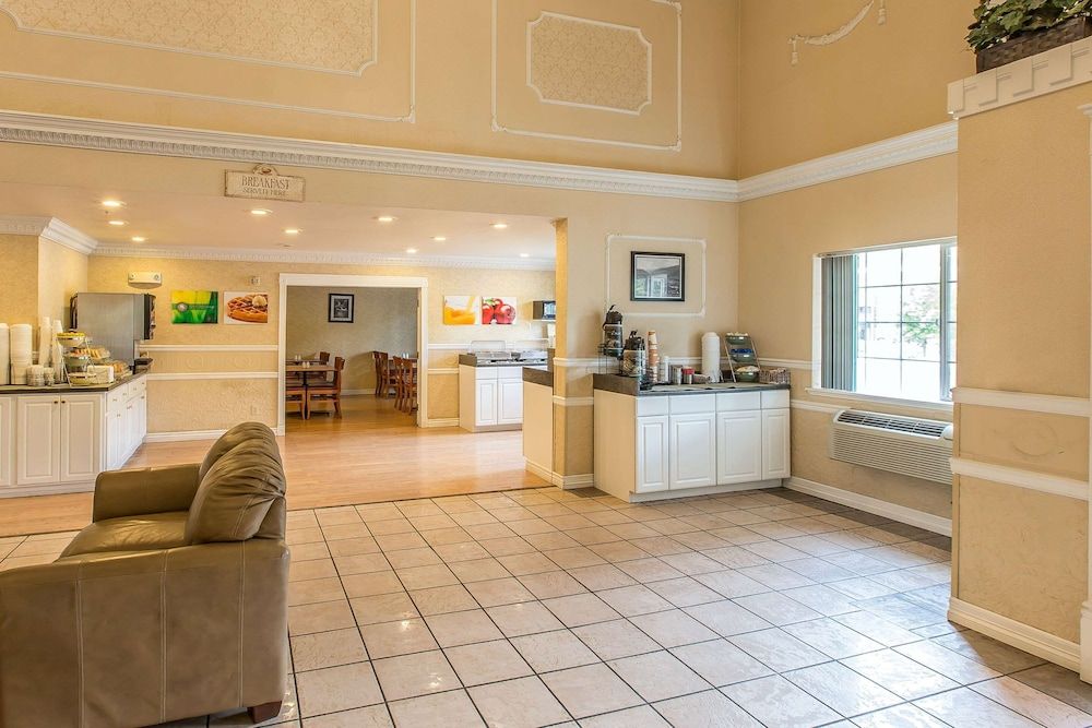 Quality Inn & Suites On the River 2