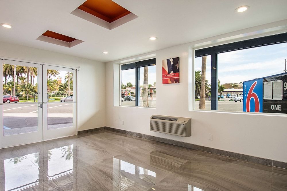 Motel 6 Oceanside Marina 2