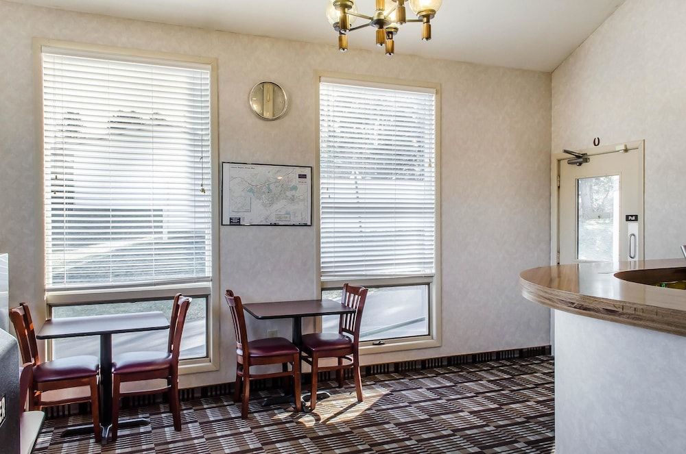 Rodeway Inn State College - near University 2