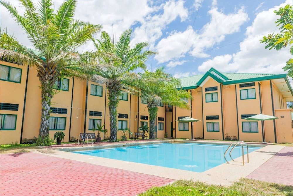 Microtel Inn by Wyndham Cabanatuan 1