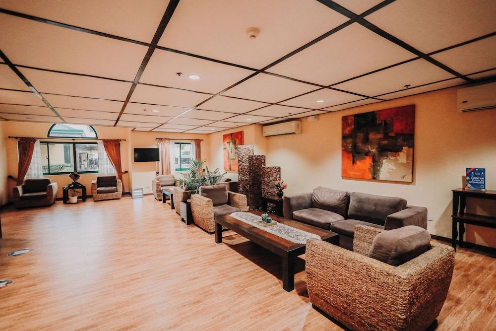 Microtel Inn by Wyndham Cabanatuan 2