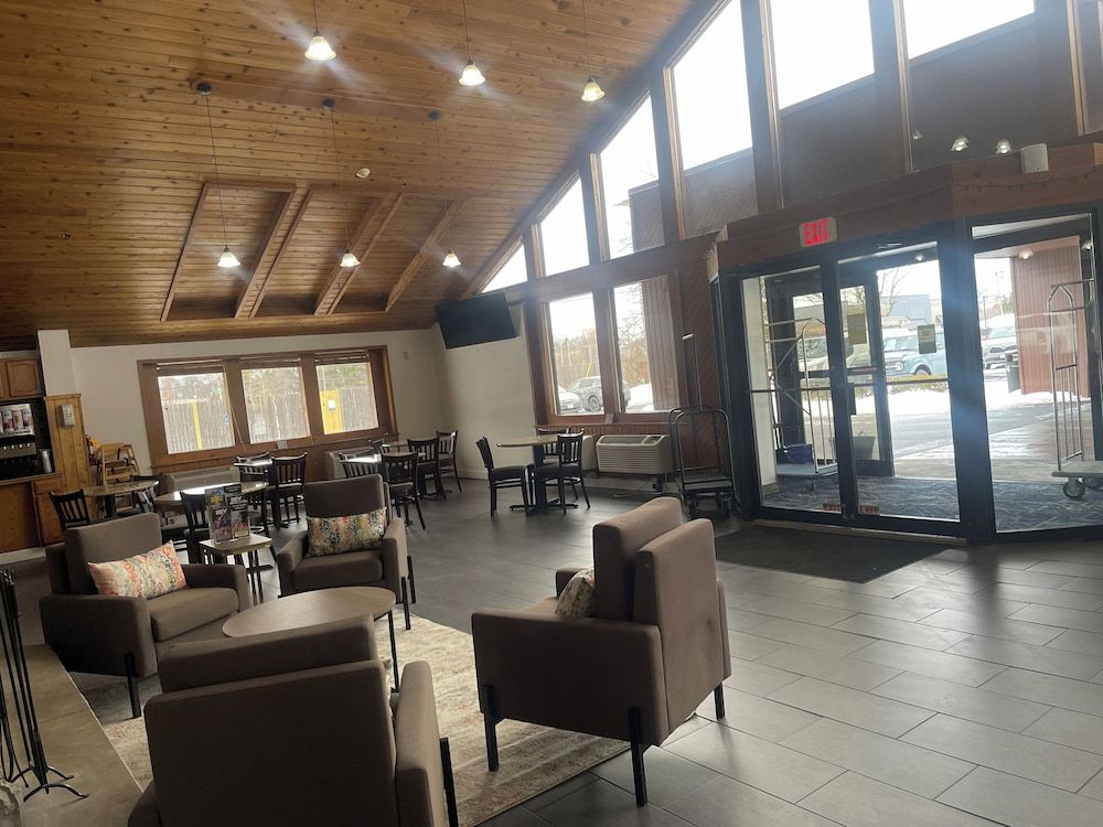 Comfort Inn & Suites Syracuse-Carrier Circle 2