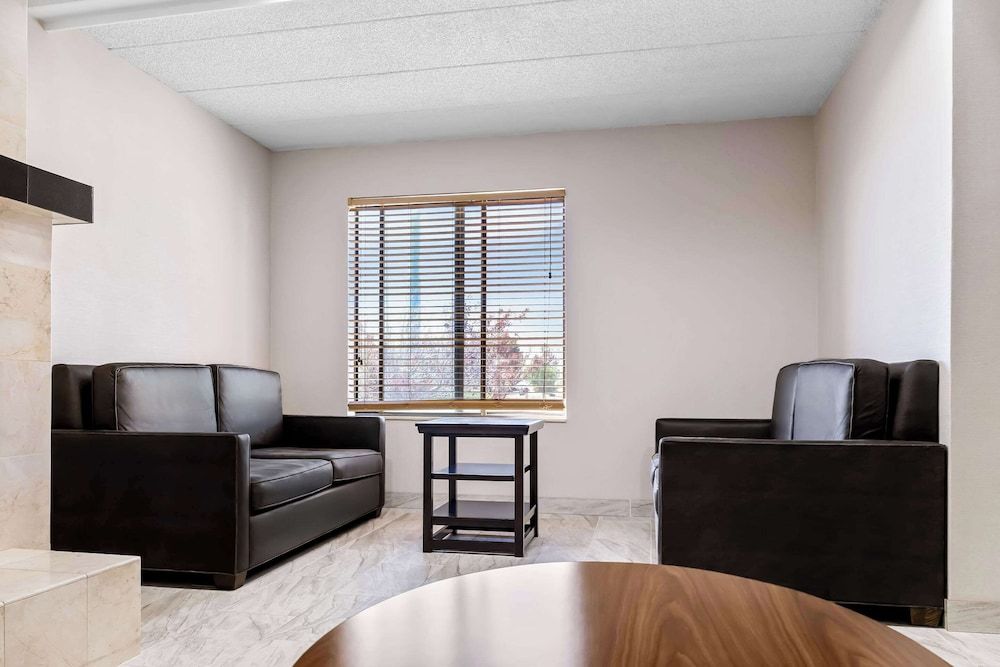 Econo Lodge Billings 3