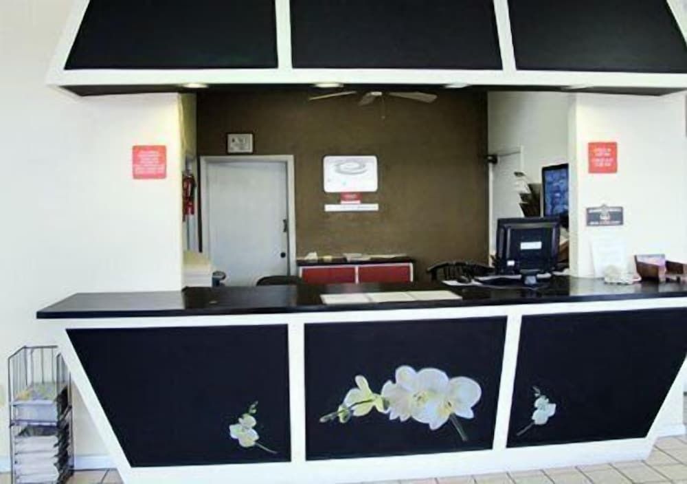 Rodeway Inn & Suites Wilmington North 2