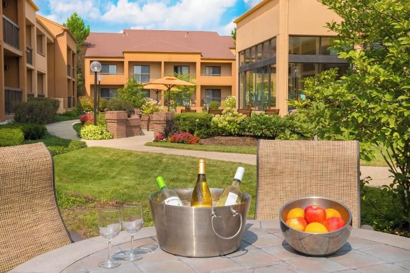 Courtyard Chicago Deerfield 2