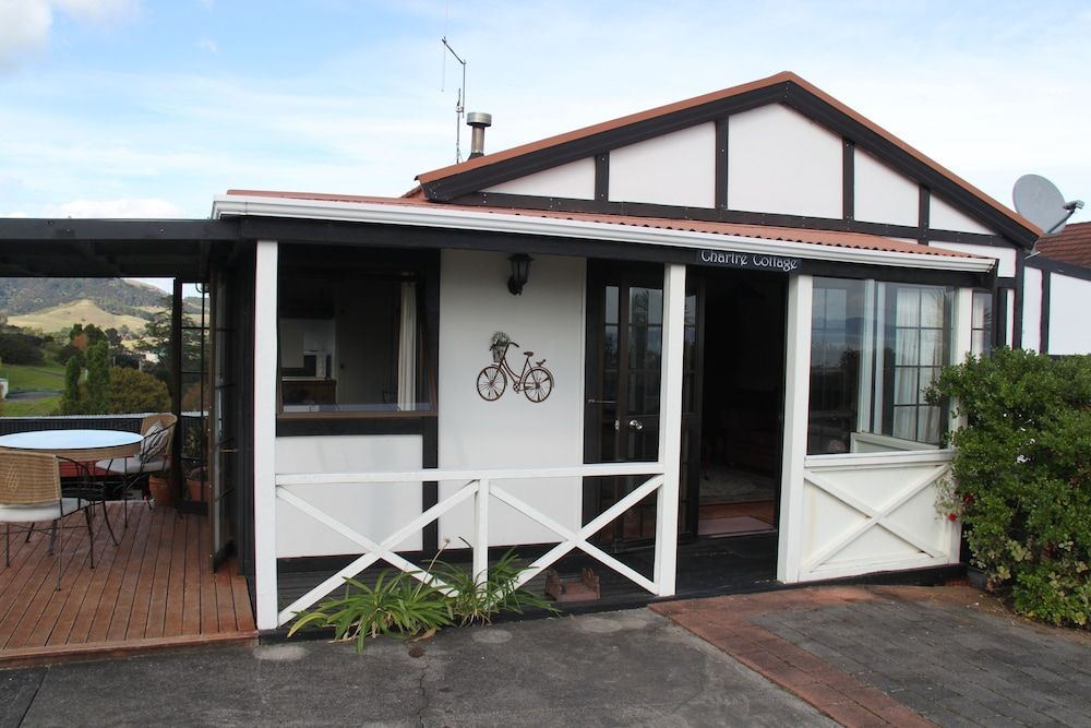 Chartre' Manor Bed & Breakfast -1 estrellas en Thames