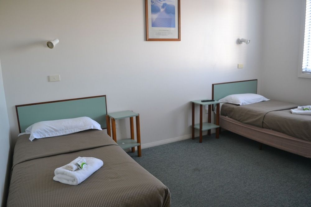 Hobart Tower Motel 2