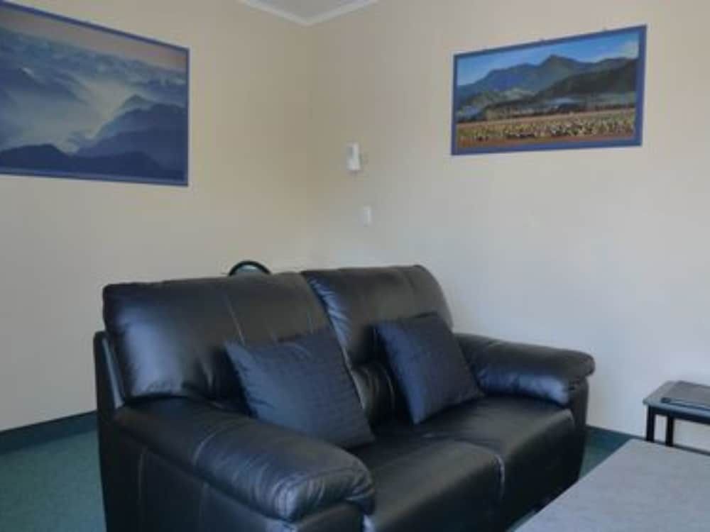 Sundowner Motel 2