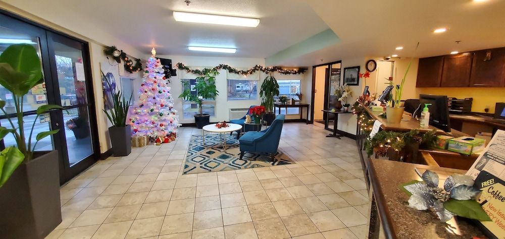 Olympic Inn & Suites 2