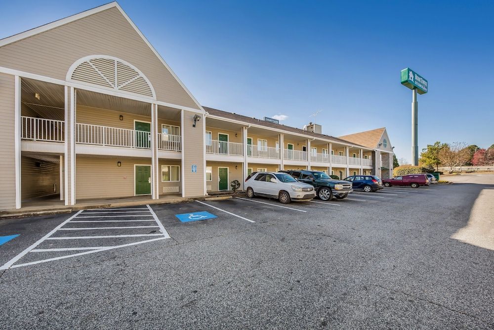 HomeTowne Studios by Red Roof Spartanburg - Asheville Highway 2 estrelas em Spartanburg