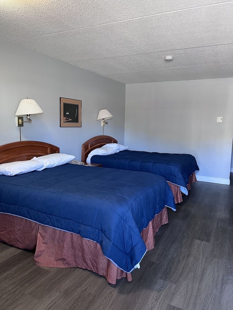 Knights Inn Midland, ON 3