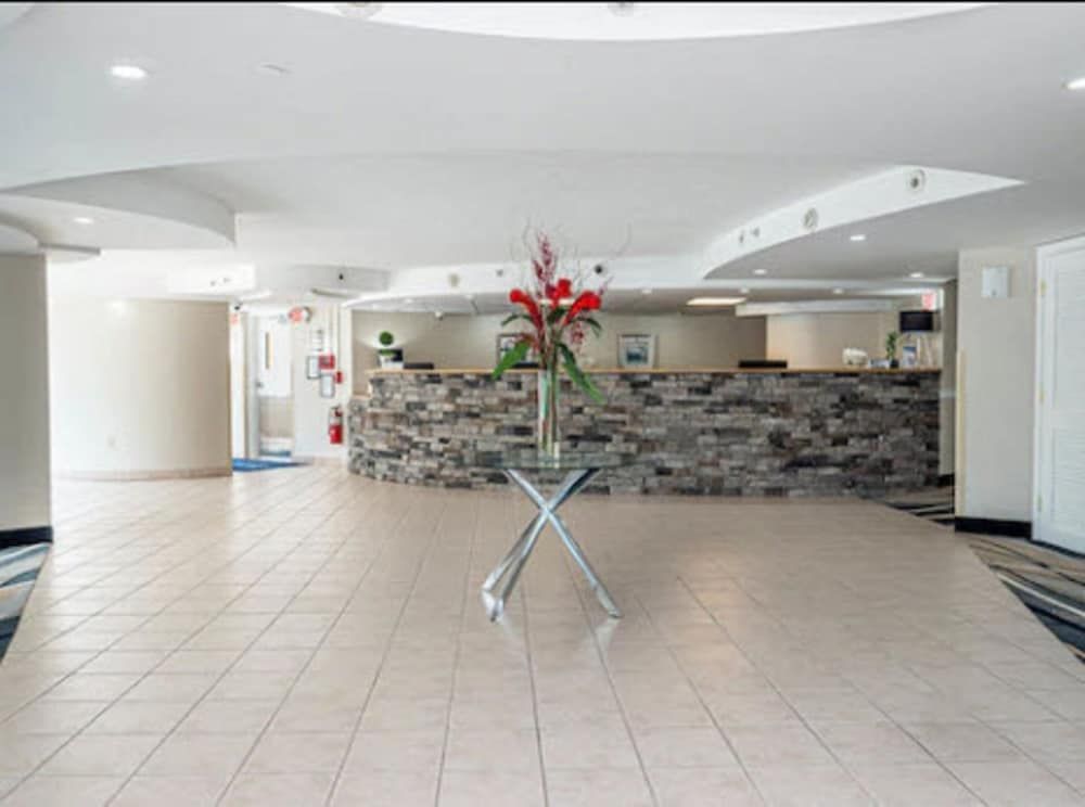 The Breakers Hotel & Suites 3