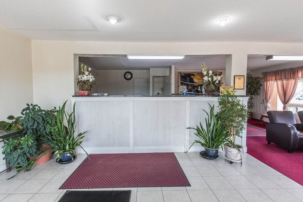 Rodeway Inn & Suites 2