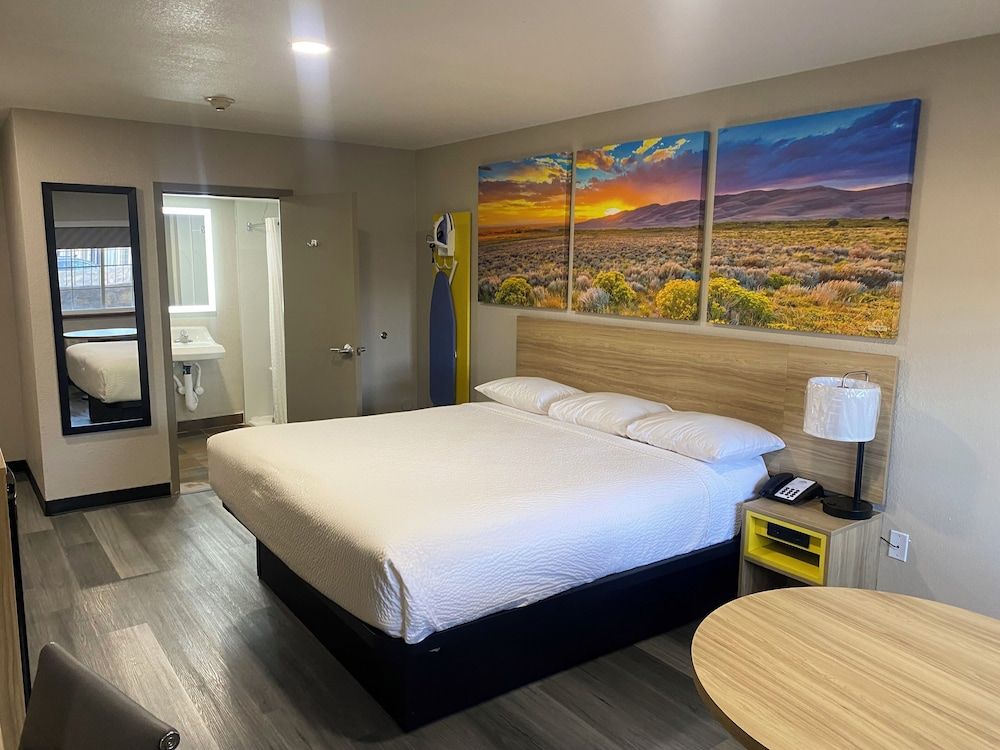 Days Inn by Wyndham El Paso West 3