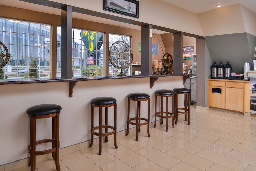 University Inn & Suites 3